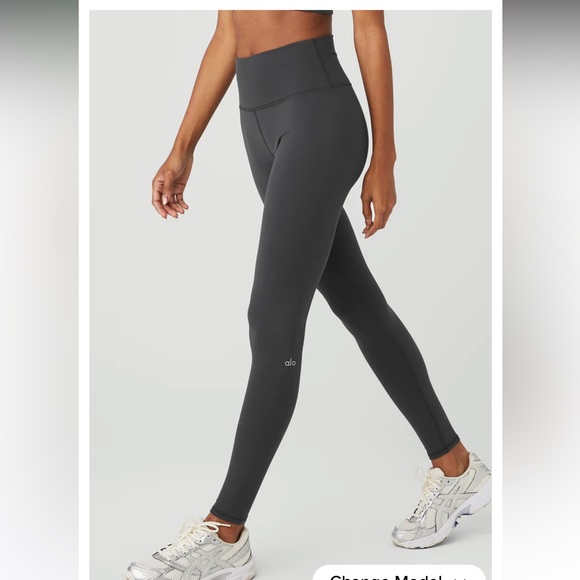 Alo Yoga High Waisted Airbrush Legging in Anthracite Grey - Picture 4 of 10